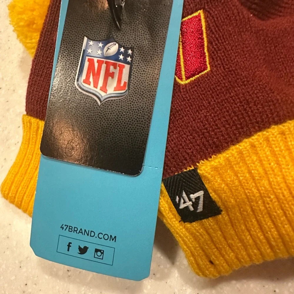 NWT Infant NFL ‘47 Washington Commanders Burgundy & Gold Beanie & Mittens Set